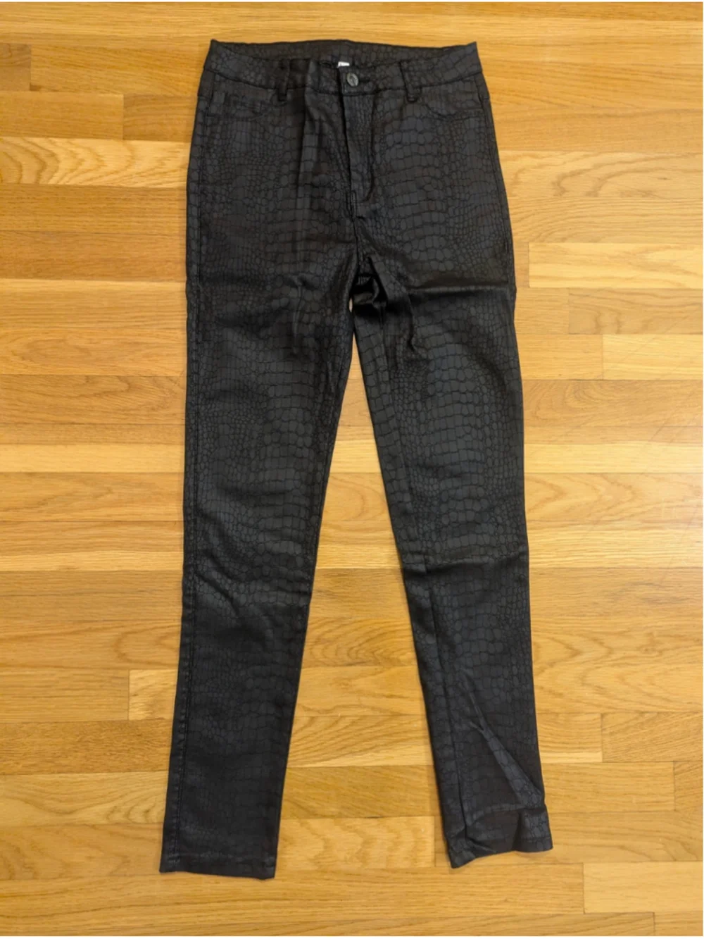 Black Crocodile Print Skinny Pants Medium